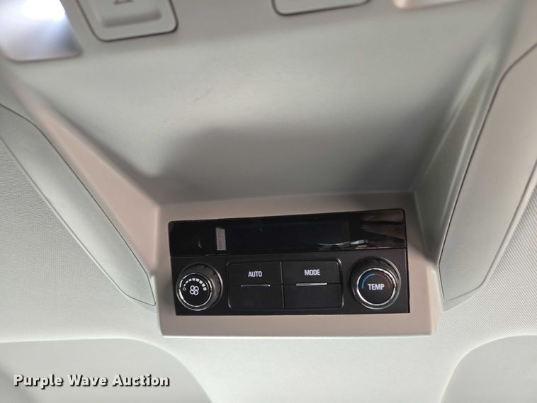 image for item DY1415 2017 Chevrolet Suburban SUV