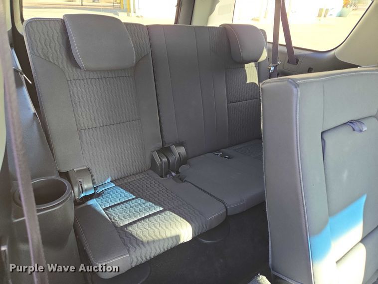 image for item DY1415 2017 Chevrolet Suburban SUV