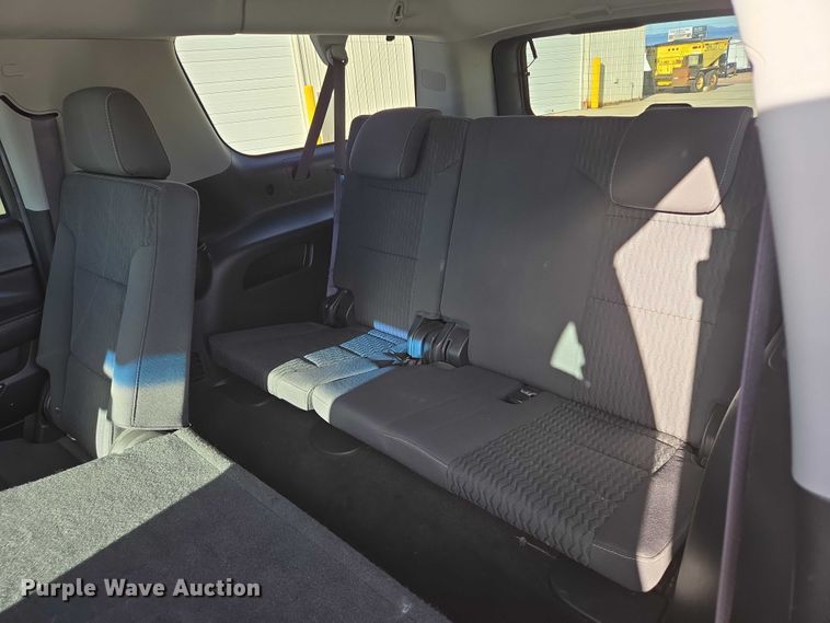 image for item DY1415 2017 Chevrolet Suburban SUV