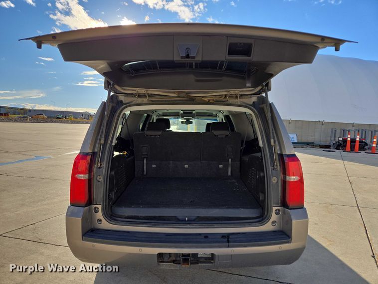 image for item DY1415 2017 Chevrolet Suburban SUV