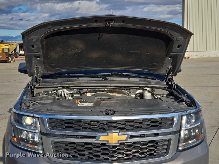 image for item DY1415 2017 Chevrolet Suburban SUV