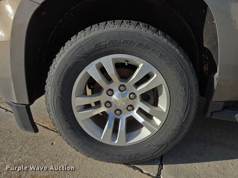 image for item DY1415 2017 Chevrolet Suburban SUV