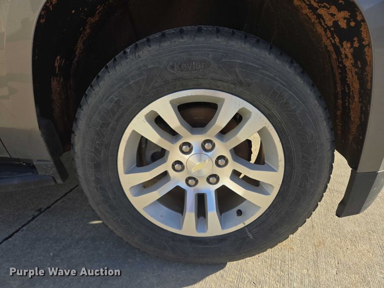 image for item DY1415 2017 Chevrolet Suburban SUV