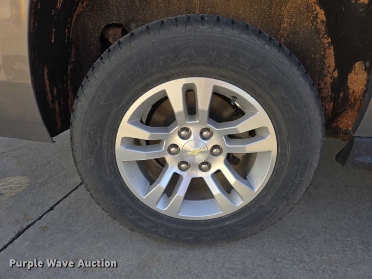 image for item DY1415 2017 Chevrolet Suburban SUV