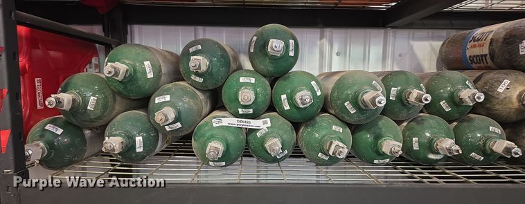 image for item DZ6420 (18) oxygen bottles