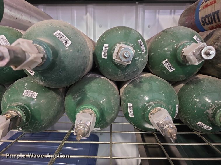 image for item DZ6420 (18) oxygen bottles