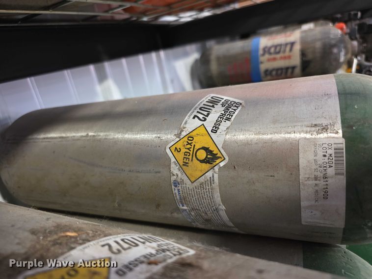 image for item DZ6420 (18) oxygen bottles