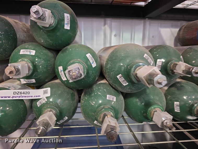image for item DZ6420 (18) oxygen bottles