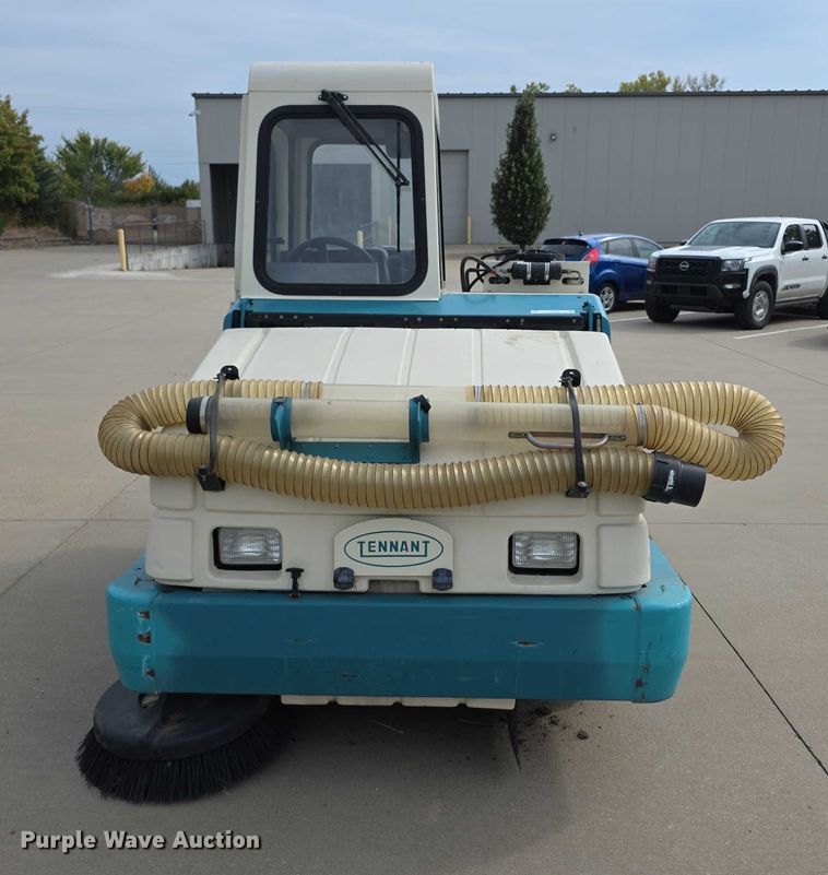 image for item DZ6424 Tennant 6600 sweeper