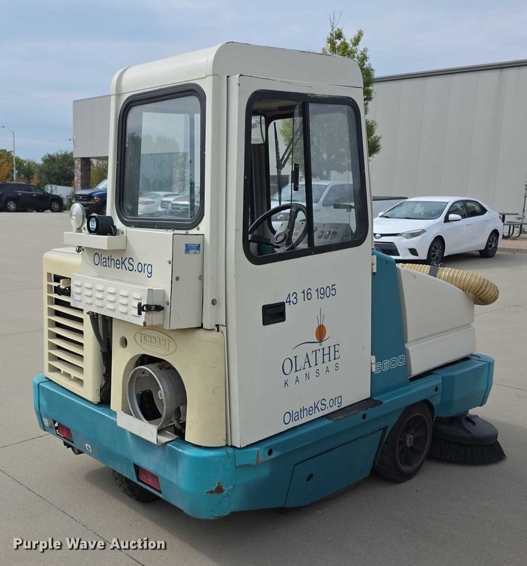 image for item DZ6424 Tennant 6600 sweeper