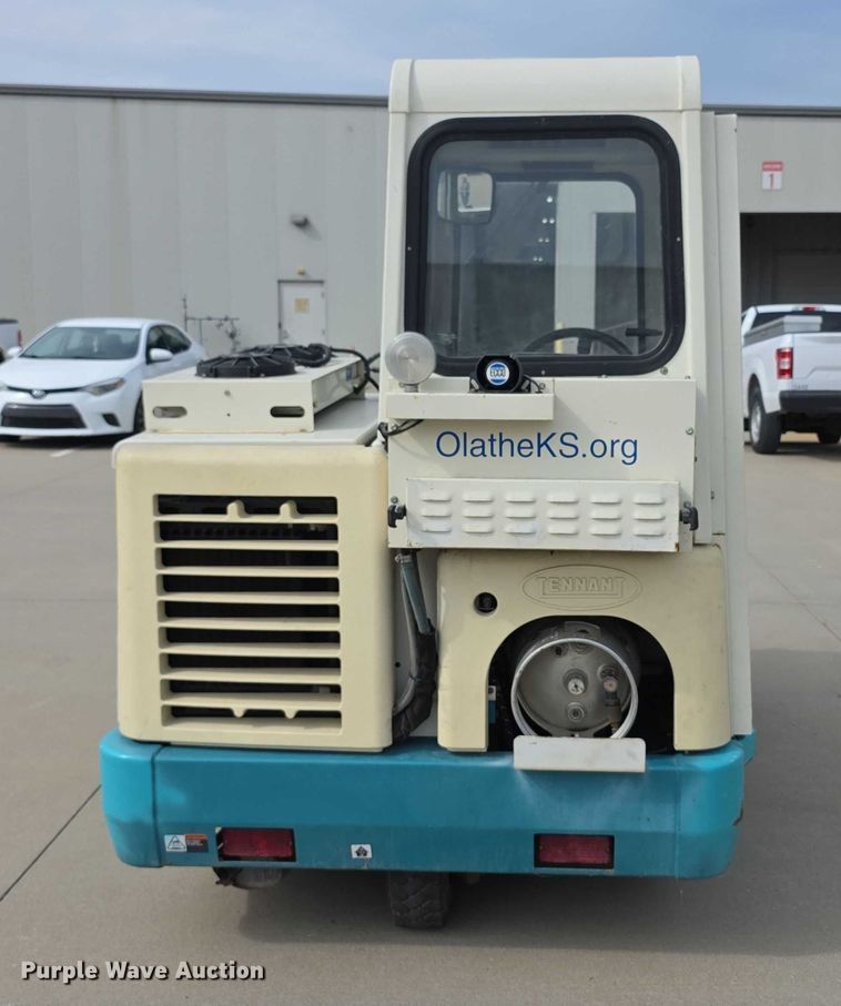 image for item DZ6424 Tennant 6600 sweeper