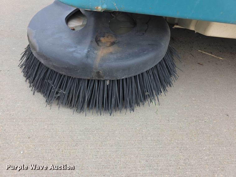 image for item DZ6424 Tennant 6600 sweeper