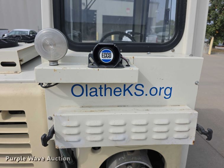 image for item DZ6424 Tennant 6600 sweeper