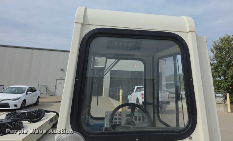 image for item DZ6424 Tennant 6600 sweeper