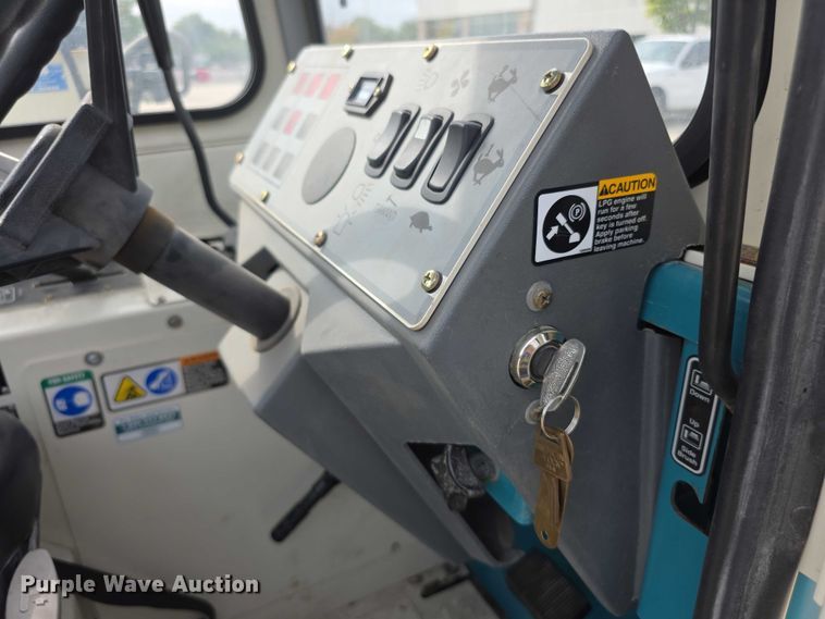 image for item DZ6424 Tennant 6600 sweeper