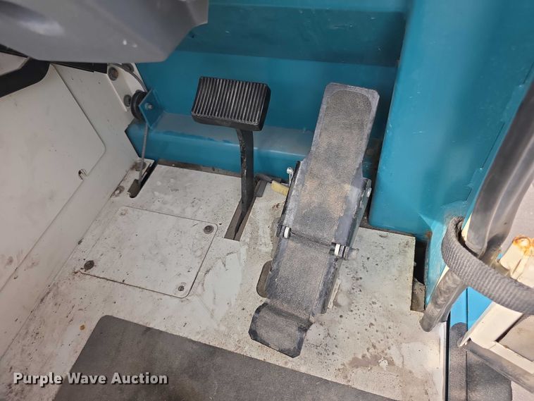 image for item DZ6424 Tennant 6600 sweeper