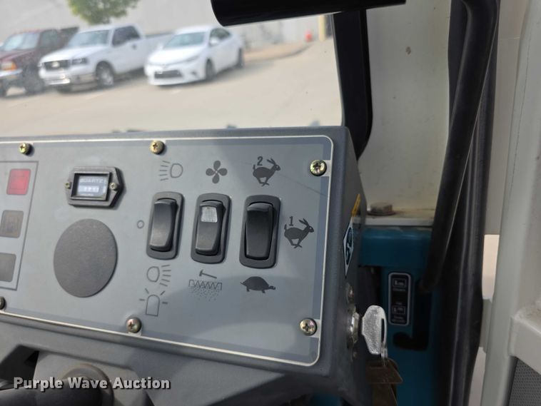 image for item DZ6424 Tennant 6600 sweeper