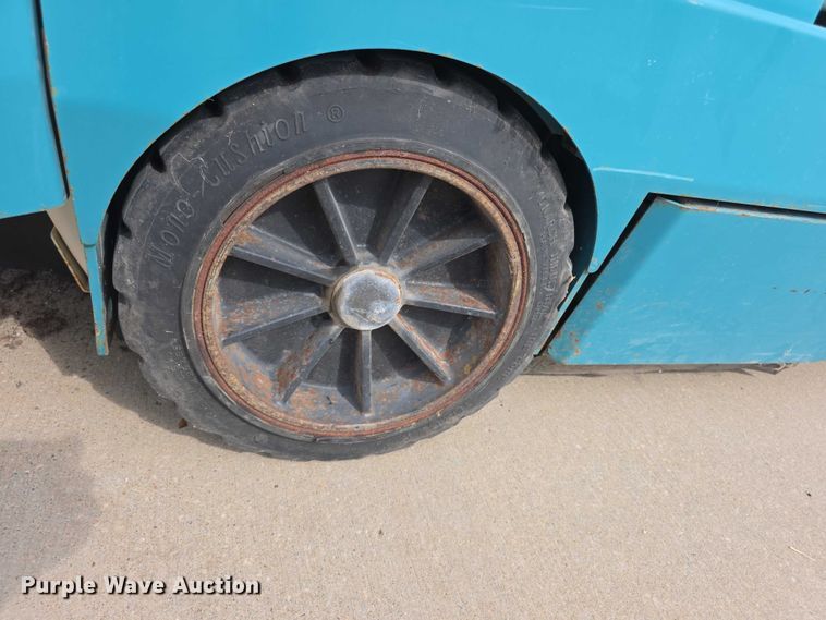 image for item DZ6424 Tennant 6600 sweeper