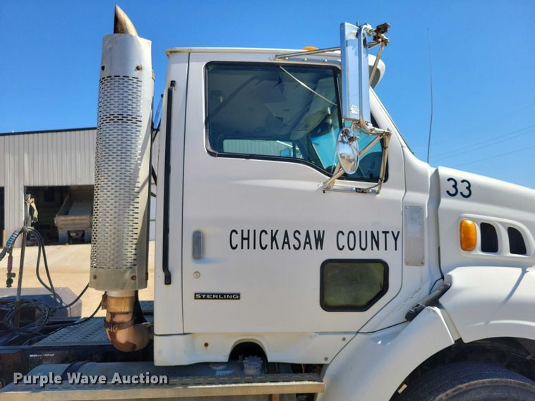 image for item DZ6616 2000 Sterling AT9500 semi truck