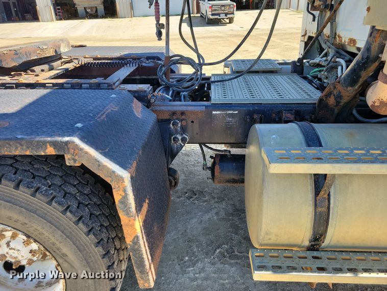 image for item DZ6616 2000 Sterling AT9500 semi truck