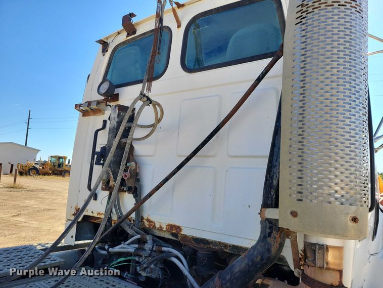 image for item DZ6616 2000 Sterling AT9500 semi truck