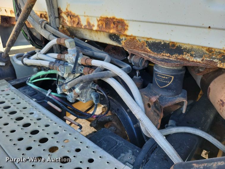 image for item DZ6616 2000 Sterling AT9500 semi truck