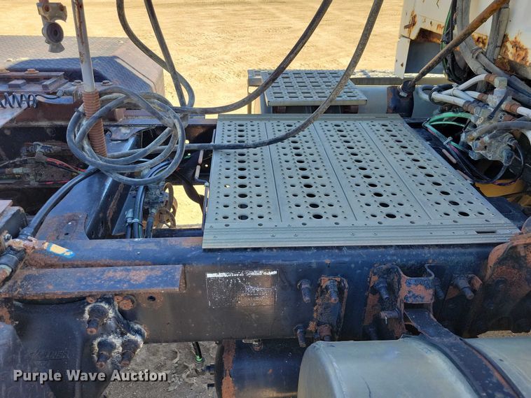 image for item DZ6616 2000 Sterling AT9500 semi truck