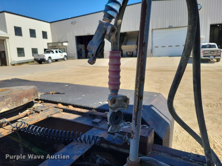 image for item DZ6616 2000 Sterling AT9500 semi truck