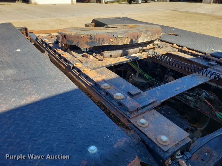 image for item DZ6616 2000 Sterling AT9500 semi truck