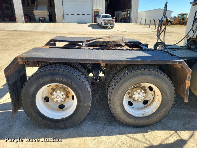 image for item DZ6616 2000 Sterling AT9500 semi truck