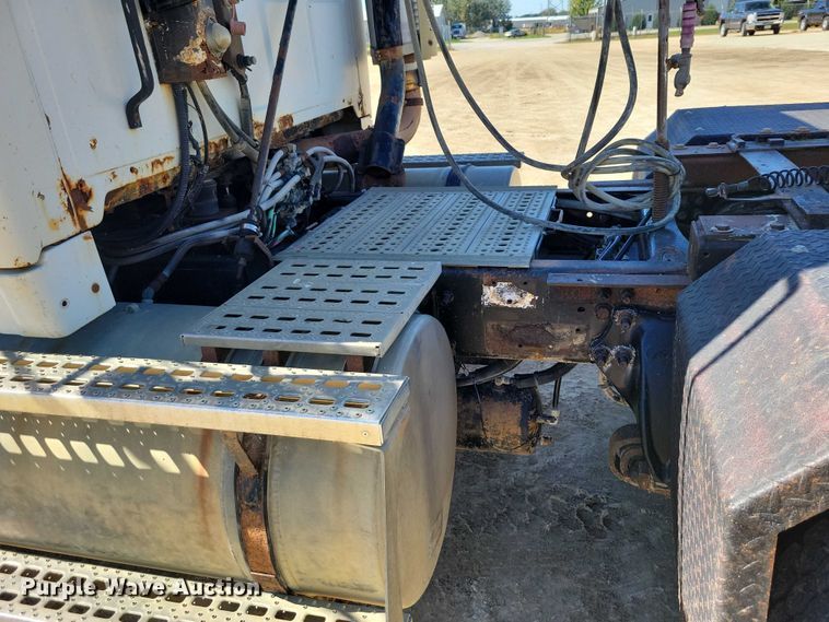 image for item DZ6616 2000 Sterling AT9500 semi truck