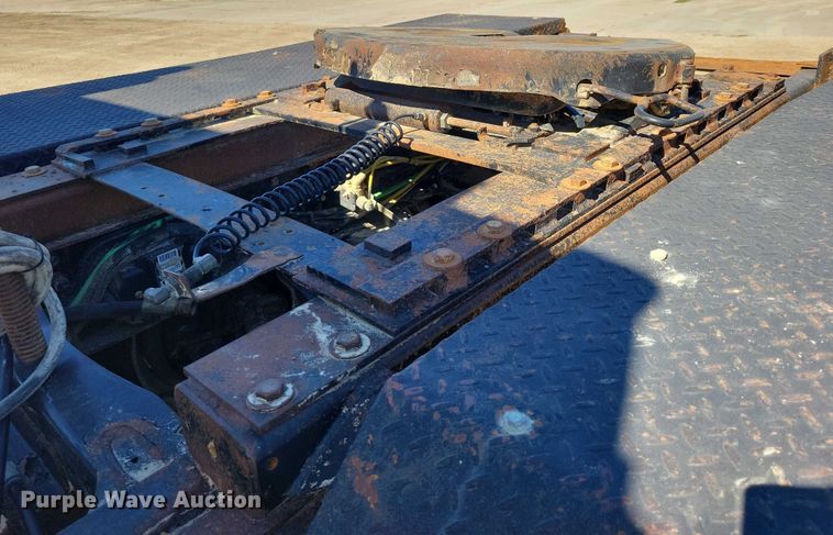 image for item DZ6616 2000 Sterling AT9500 semi truck