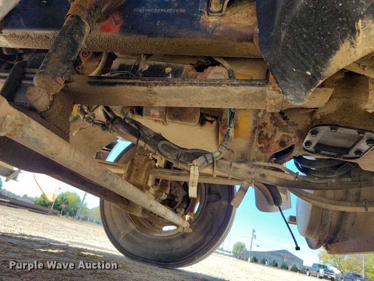 image for item DZ6616 2000 Sterling AT9500 semi truck