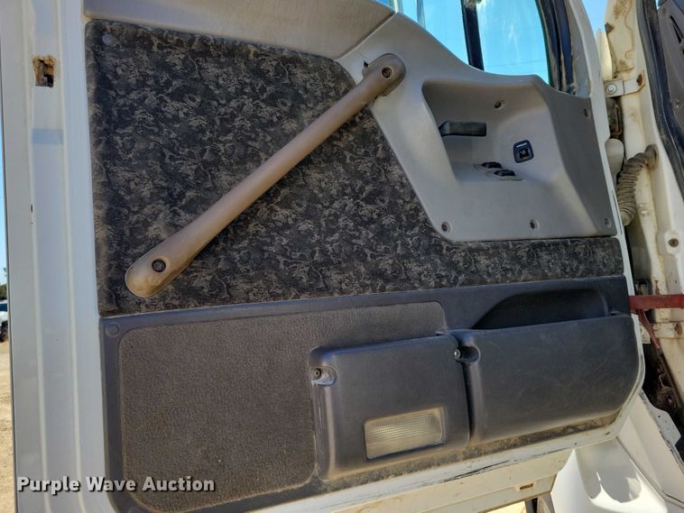 image for item DZ6616 2000 Sterling AT9500 semi truck