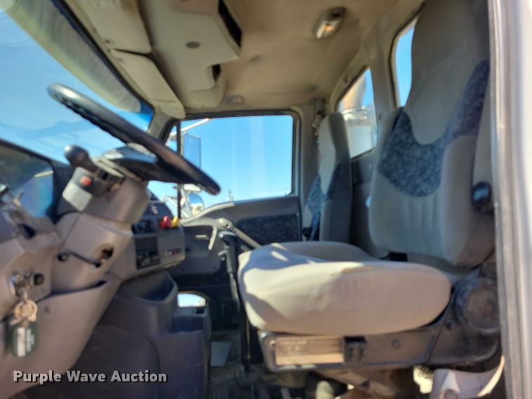 image for item DZ6616 2000 Sterling AT9500 semi truck