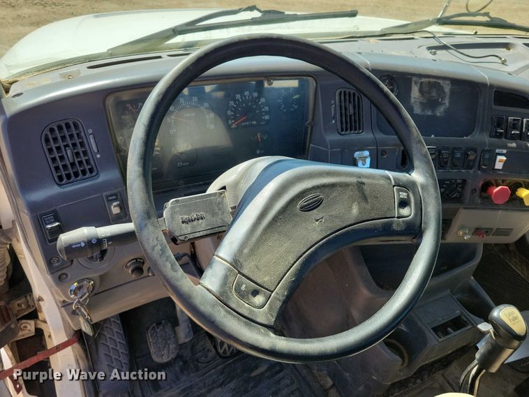 image for item DZ6616 2000 Sterling AT9500 semi truck