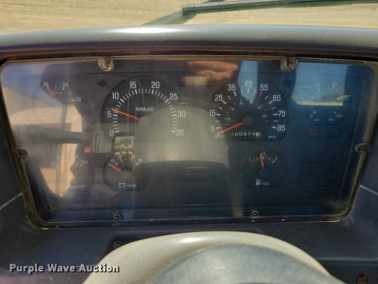 image for item DZ6616 2000 Sterling AT9500 semi truck