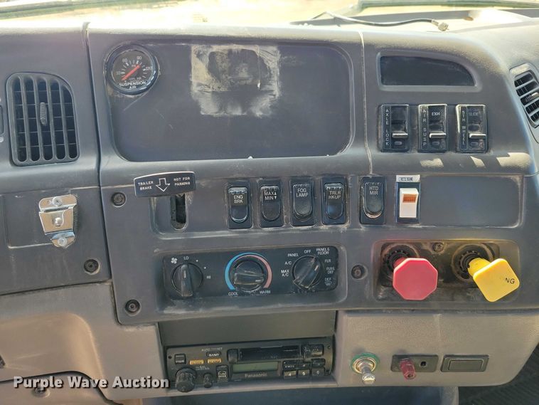 image for item DZ6616 2000 Sterling AT9500 semi truck