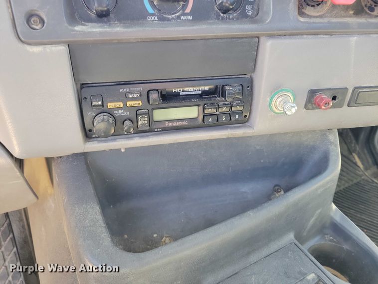 image for item DZ6616 2000 Sterling AT9500 semi truck