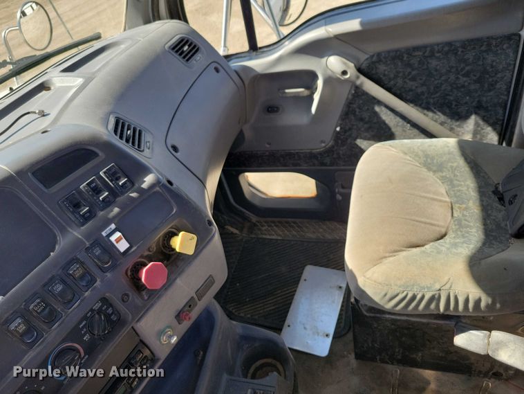 image for item DZ6616 2000 Sterling AT9500 semi truck