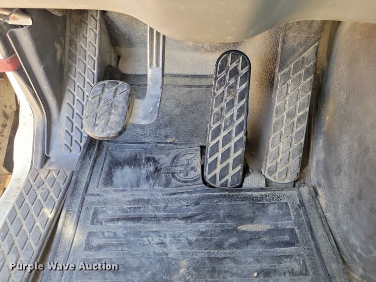 image for item DZ6616 2000 Sterling AT9500 semi truck