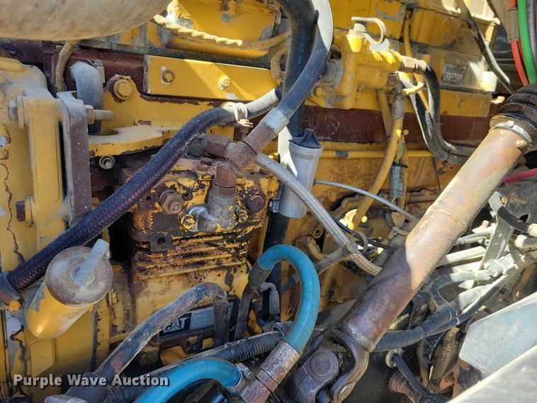 image for item DZ6616 2000 Sterling AT9500 semi truck