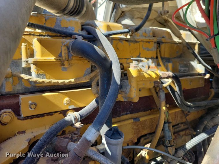 image for item DZ6616 2000 Sterling AT9500 semi truck