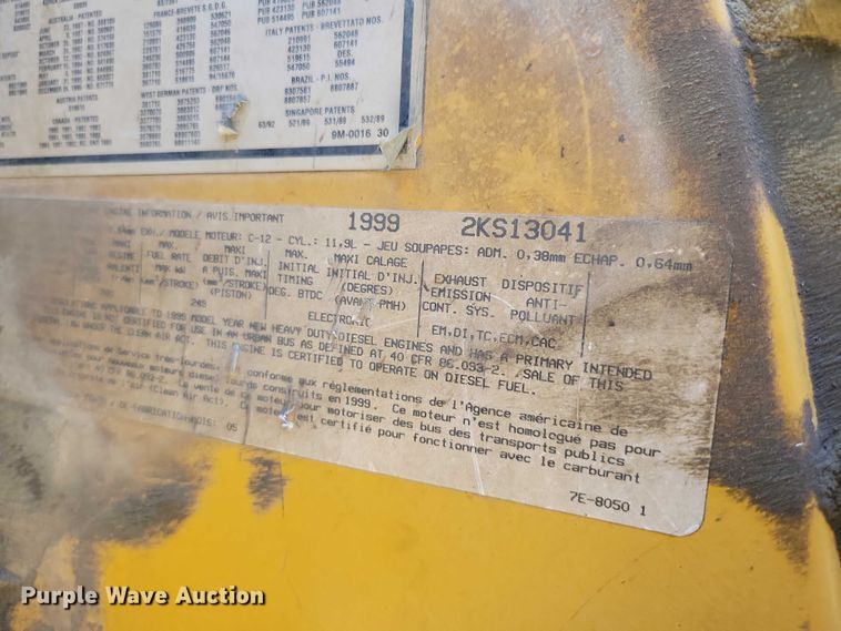 image for item DZ6616 2000 Sterling AT9500 semi truck