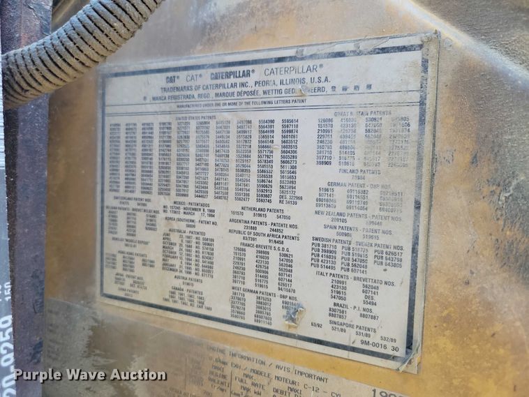 image for item DZ6616 2000 Sterling AT9500 semi truck