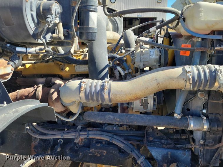 image for item DZ6616 2000 Sterling AT9500 semi truck