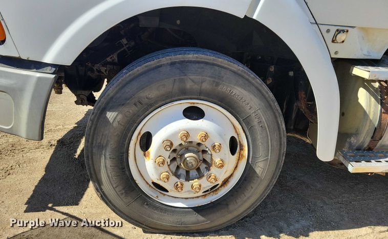 image for item DZ6616 2000 Sterling AT9500 semi truck