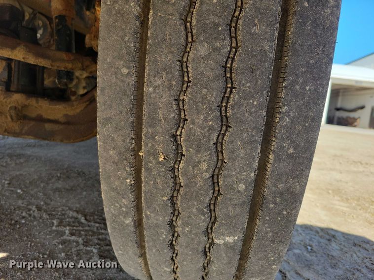 image for item DZ6616 2000 Sterling AT9500 semi truck