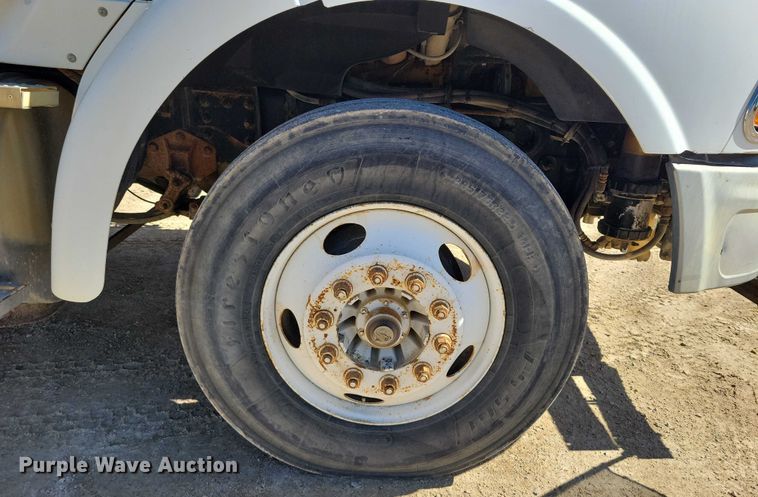 image for item DZ6616 2000 Sterling AT9500 semi truck