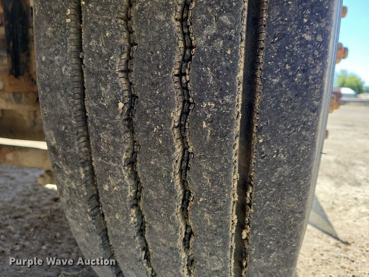 image for item DZ6616 2000 Sterling AT9500 semi truck